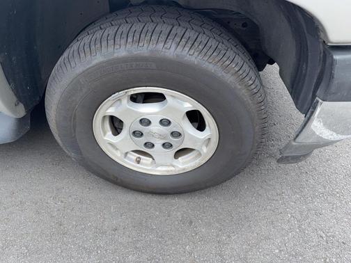Beige / Tan 2005 Chevrolet Suburban LS