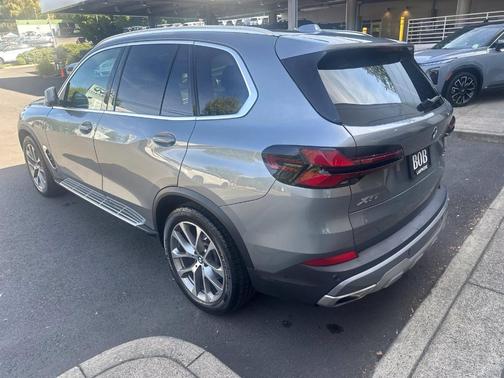 Gray Metallic 2024 BMW X5 xDrive40i