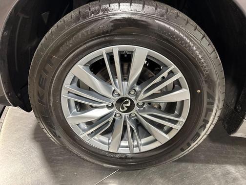 Anthracite Gray 2024 INFINITI QX80 Luxe