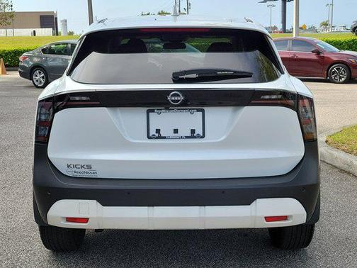 2025 Nissan Kicks SV