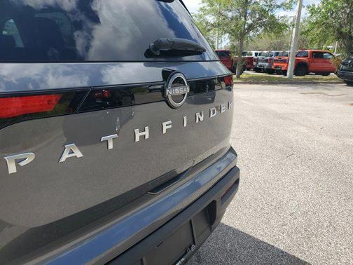 2025 Nissan Pathfinder SV FWD