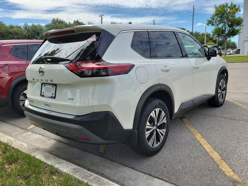 Pearl White Tricoat 2021 Nissan Rogue SV