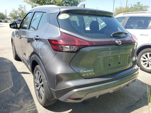 2022 Nissan Kicks SV