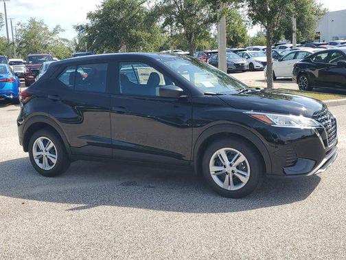 2025 Nissan Kicks S