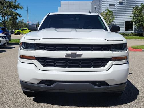 Summit White 2018 Chevrolet Silverado 1500 Custom