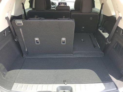 2025 Nissan Pathfinder S FWD