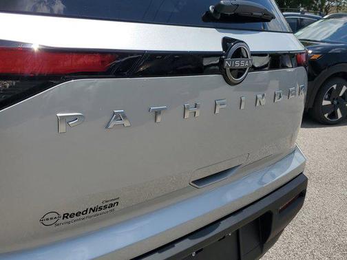 2025 Nissan Pathfinder S FWD