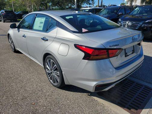 2025 Nissan Altima SL FWD