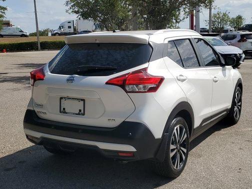 2020 Nissan Kicks SR