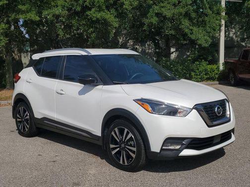 2020 Nissan Kicks SR