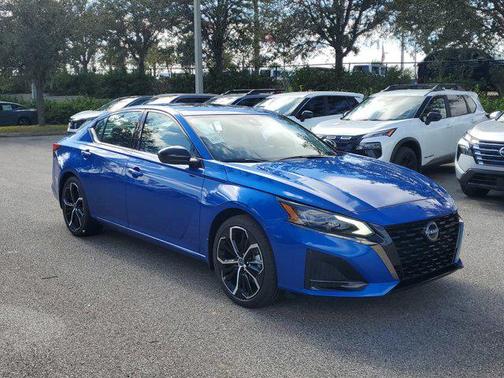2025 Nissan Altima SR FWD