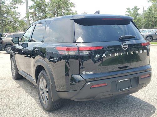 2025 Nissan Pathfinder S FWD