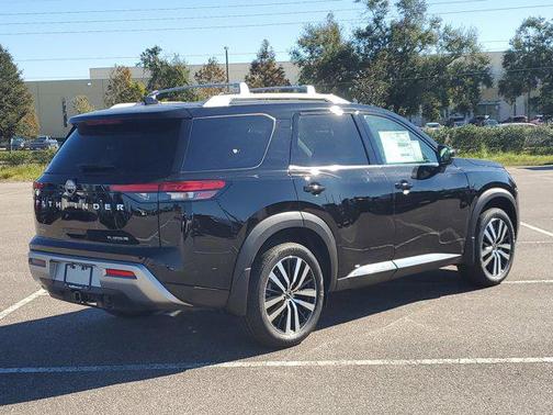 2025 Nissan Pathfinder Platinum FWD