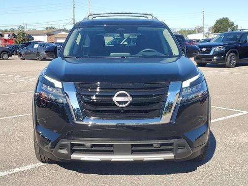 2025 Nissan Pathfinder Platinum FWD