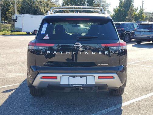 2025 Nissan Pathfinder Platinum FWD
