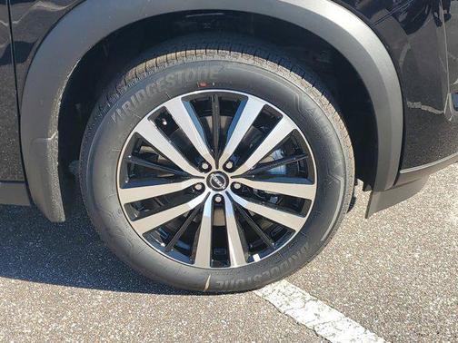 2025 Nissan Pathfinder Platinum FWD