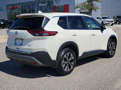 Pearl White Tricoat 2023 Nissan Rogue SV