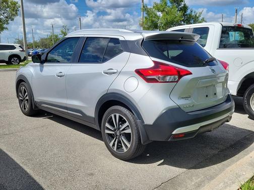 Brilliant Silver Metallic 2019 Nissan Kicks SR