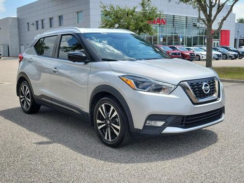 Brilliant Silver Metallic 2019 Nissan Kicks SR