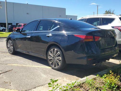 2023 Nissan Altima 2.5 SL
