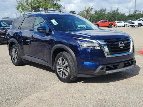Deep Ocean Blue Pearl 2025 Nissan Pathfinder SL FWD