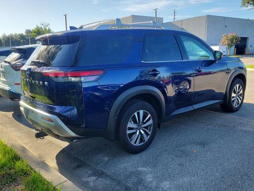 Deep Ocean Blue Pearl 2025 Nissan Pathfinder SL FWD