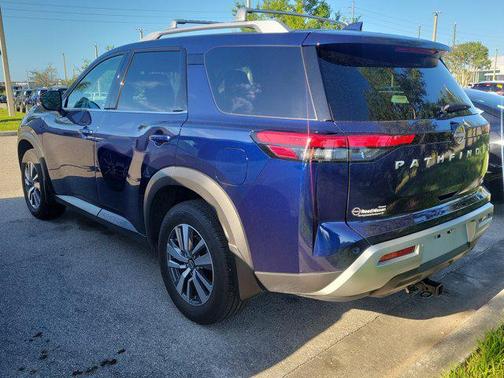 Deep Ocean Blue Pearl 2025 Nissan Pathfinder SL FWD