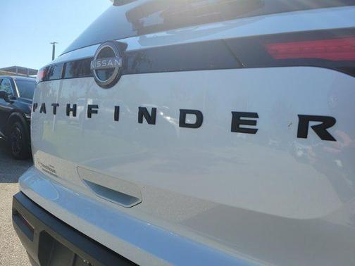 2025 Nissan Pathfinder SV FWD