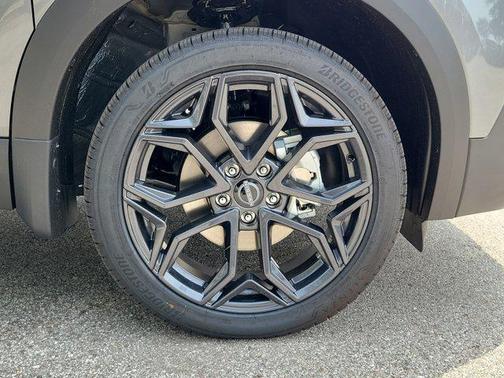 Gun Metallic 2026 Nissan Kicks SR