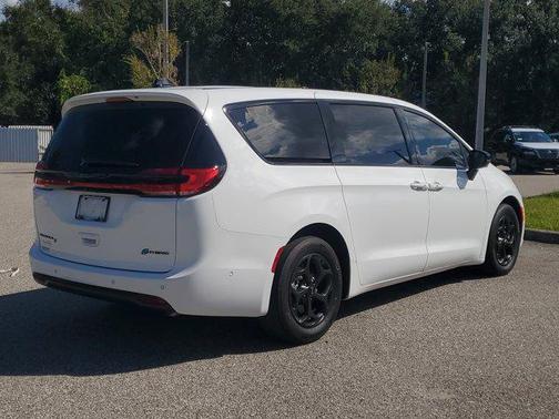 2024 Chrysler Pacifica Hybrid S Appearance Pkg