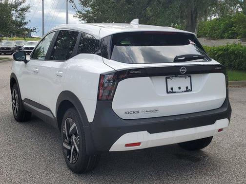 2025 Nissan Kicks SV