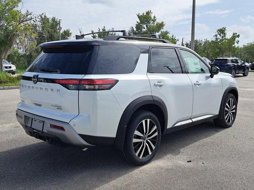 2025 Nissan Pathfinder Platinum 4WD