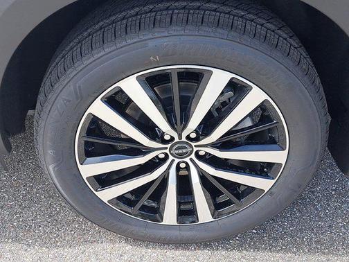 2025 Nissan Pathfinder Platinum 4WD