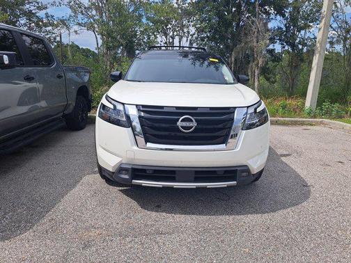 2023 Nissan Pathfinder SL FWD