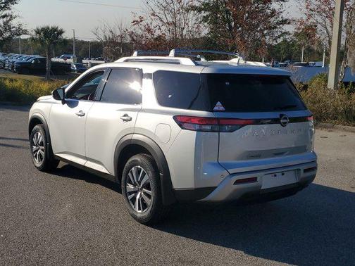 2025 Nissan Pathfinder SL FWD