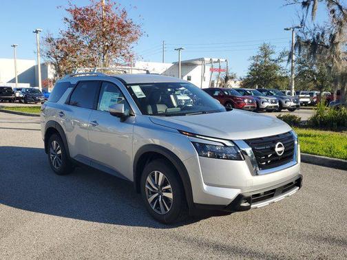 2025 Nissan Pathfinder SL FWD