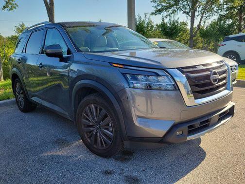 Gun Metallic 2023 Nissan Pathfinder SL 4WD