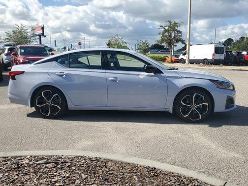2024 Nissan Altima SR FWD