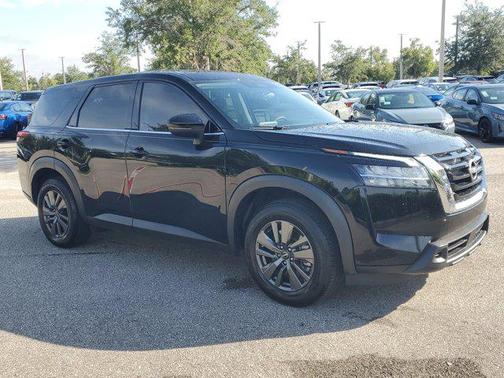 2022 Nissan Pathfinder S 2WD