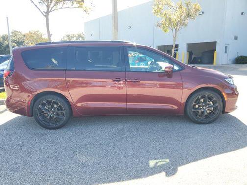 2021 Chrysler Pacifica Touring L