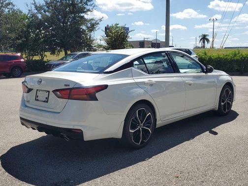 2025 Nissan Altima SR FWD