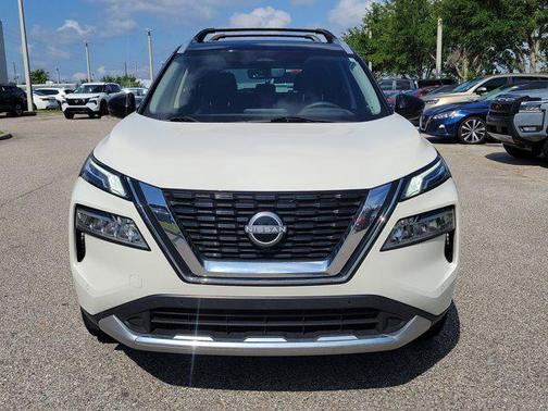 Pearl White Tricoat/Super Black 2023 Nissan Rogue Platinum