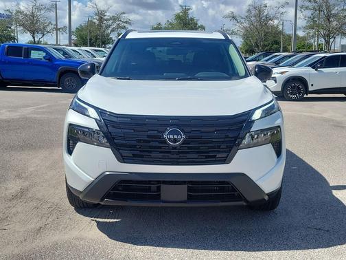 Everest White Pearl Tricoat 2026 Nissan Rogue Dark Armor