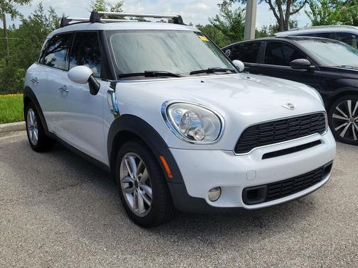 Light White 2014 MINI Countryman Cooper