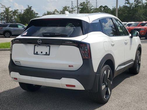 2025 Nissan Kicks SR