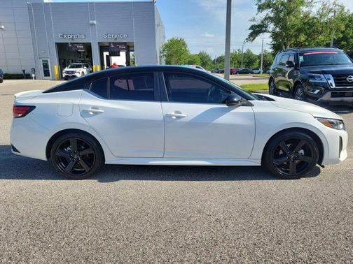 Aspen White Tricoat/Super Black 2024 Nissan Sentra SR