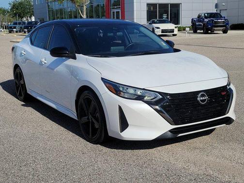 Aspen White Tricoat/Super Black 2024 Nissan Sentra SR