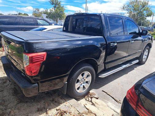 2017 Nissan Titan SV