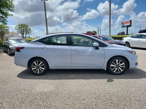 Gray Sky Pearl 2024 Nissan Versa 1.6 SV
