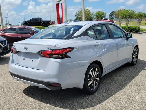 Gray Sky Pearl 2024 Nissan Versa 1.6 SV